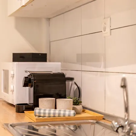 Houseloft Cosmopolitan Comfort *