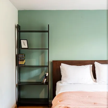 Houseloft Cosmopolitan Comfort *