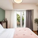 Houseloft Cosmopolitan Comfort *