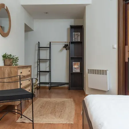 Houseloft Cosmopolitan Comfort *