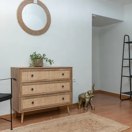 Houseloft Cosmopolitan Comfort Apartment